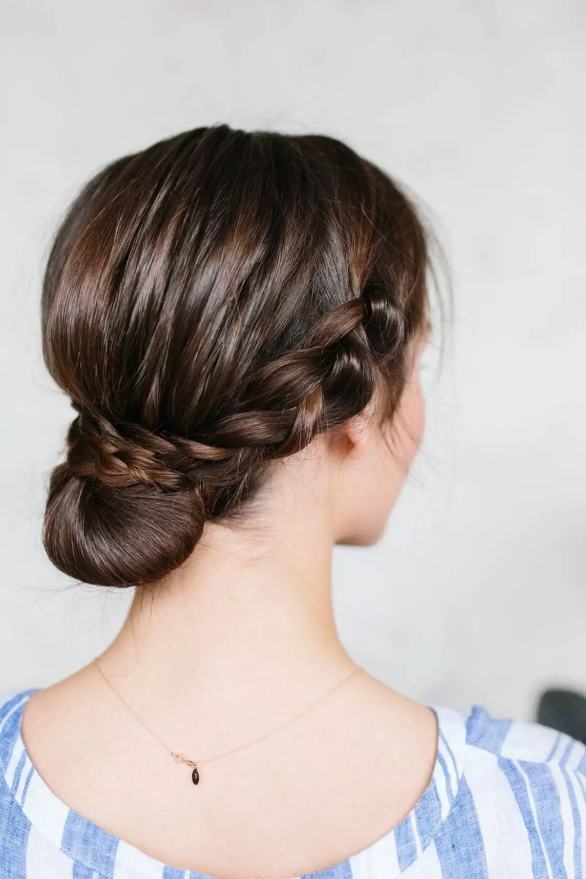 gaya-rambut-braided-bun