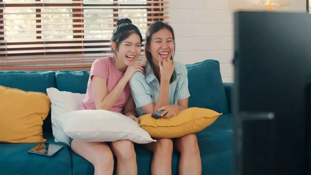 nonton-bersama-teman-atau-keluarga