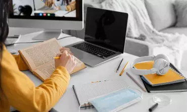 Tips Efektif Belajar Bahasa Inggris Lewat Menonton Film