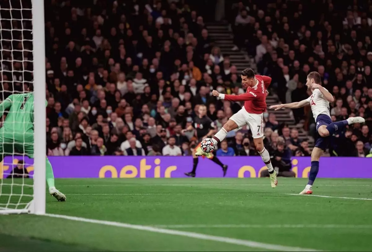 tendangan first time dalam sepakbola tendangan first time dalam sepakbola