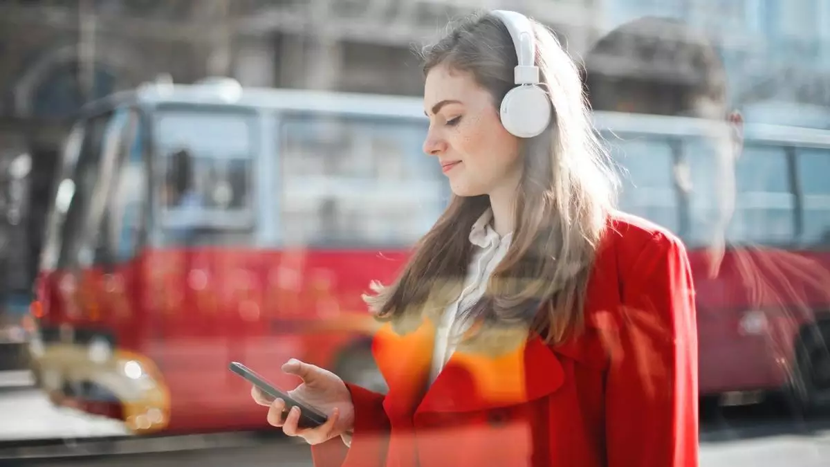 mendengarkan lagu juga bisa menambah kosa kata bahasa inggris mendengarkan lagu juga bisa menambah kosa kata bahasa inggris