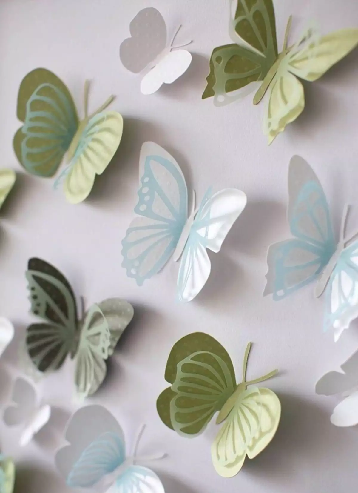 hiasan kupu-kupu dari kertas bekas