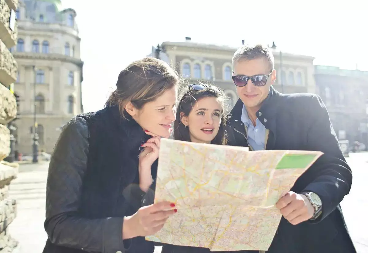 conversation bahasa inggris tentang menanyakan arah dan meminta bantuan perlu dikuasai sebelum berlibur ke luar negeri conversation bahasa inggris tentang menanyakan arah dan meminta bantuan perlu dikuasai sebelum berlibur ke luar negeri