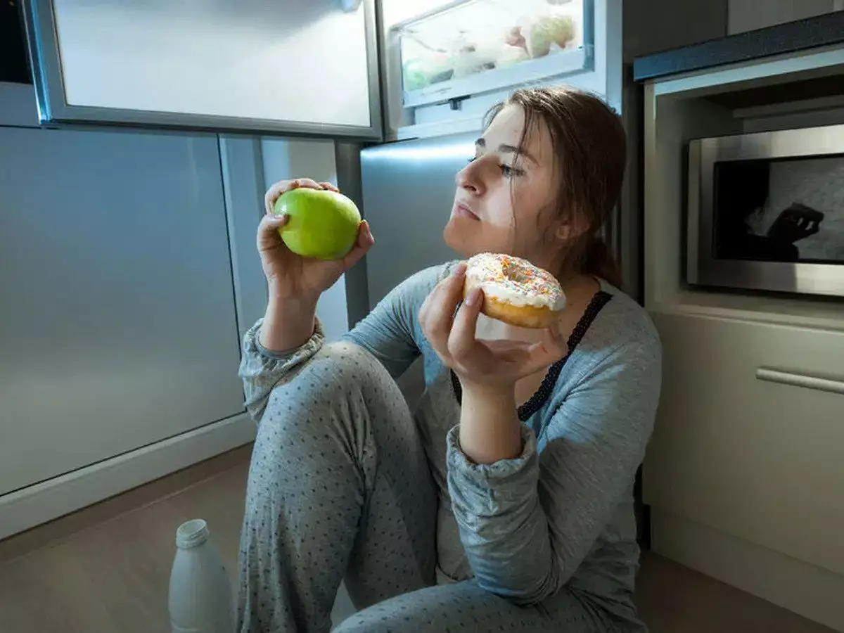 selain mengganggu pola tidur olahraga malam juga menyebabkan rasa lapar selain mengganggu pola tidur olahraga malam juga menyebabkan rasa lapar