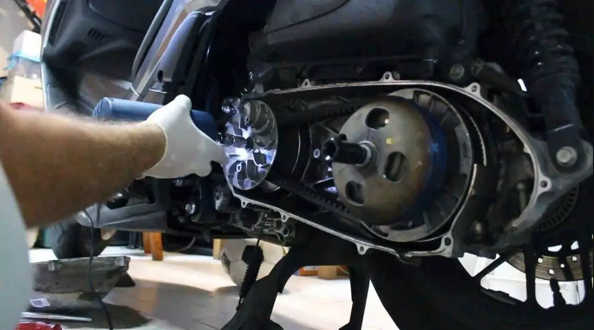 cek secara berkala v-belt motor matic Anda