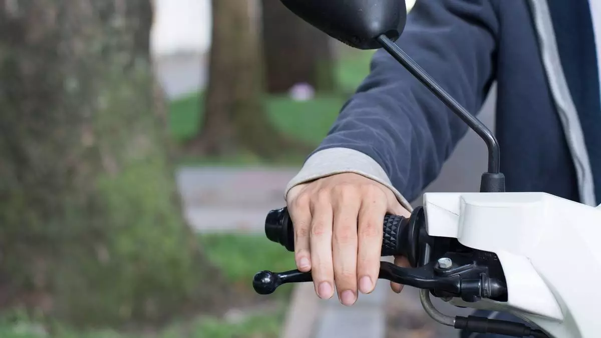 bersihkan handle gas secara rutin