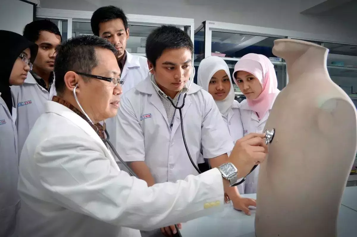 Undip juga memiliki Prodi Kedokteran terbaik di Indonesia Undip juga memiliki Prodi Kedokteran terbaik di Indonesia