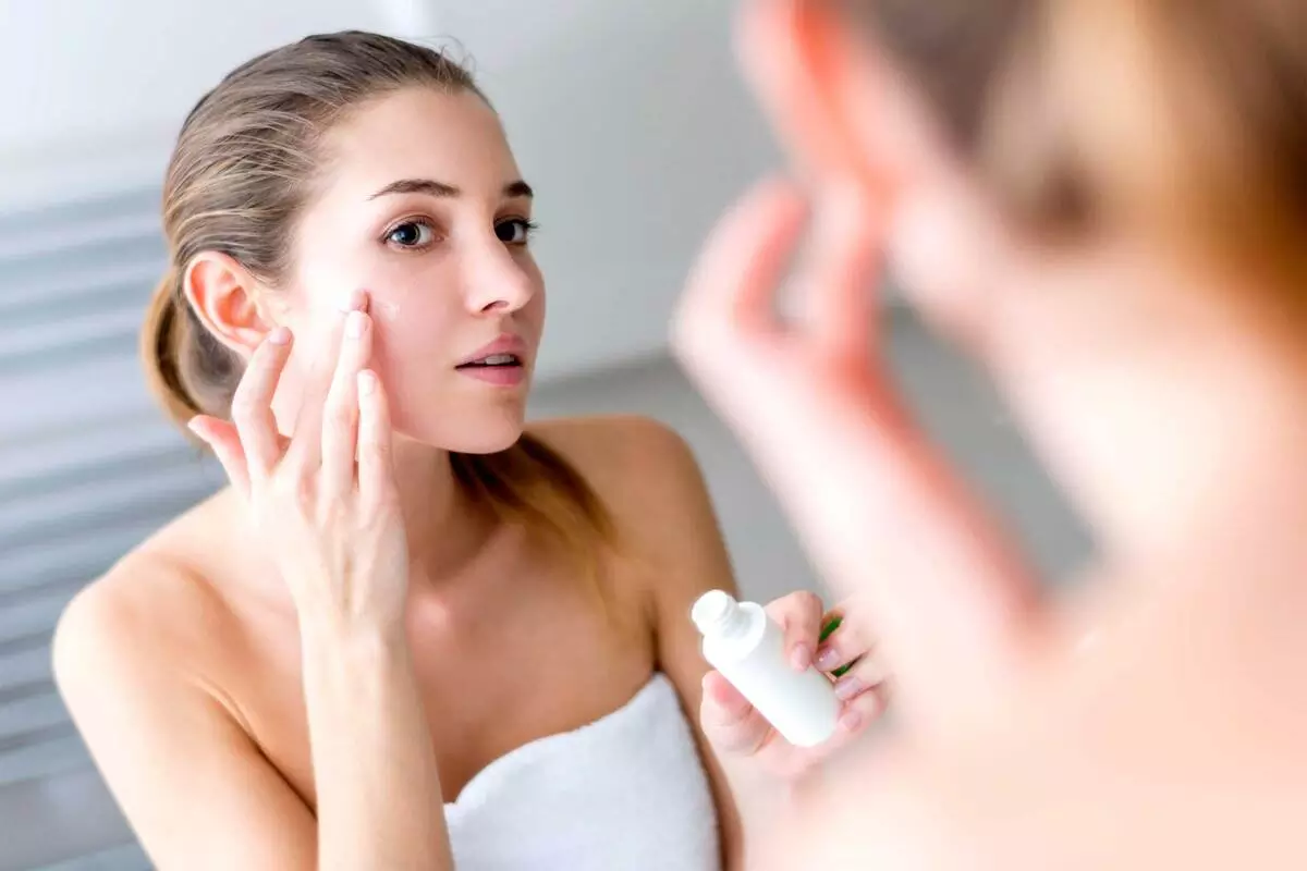 gunakan retinol sebelum tabir surya atau pelembab gunakan retinol sebelum tabir surya atau pelembab