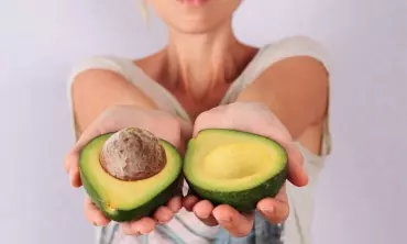 Manfaat Buah Alpukat atau Avocado untuk Kesehatan dan Kecantikan