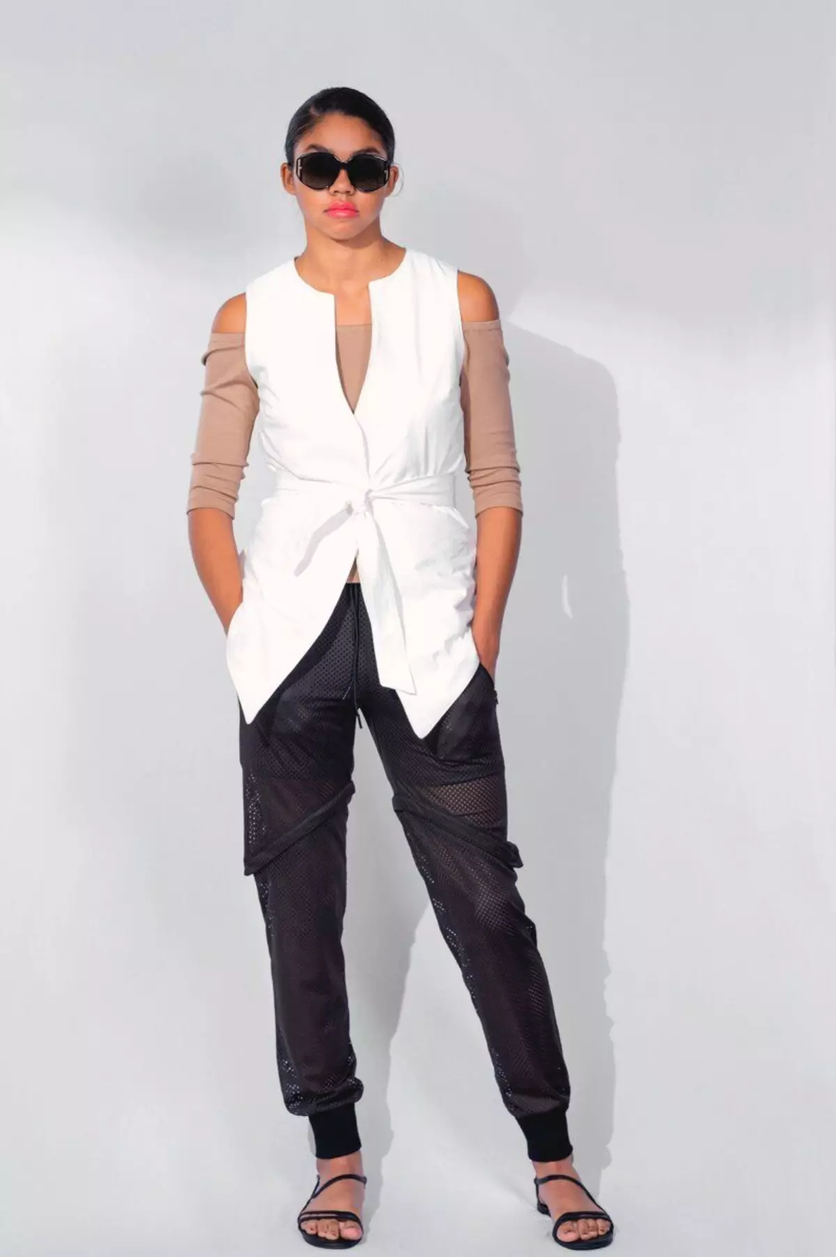 Vest-Dress dengan Track Pant Vest-Dress dengan Track Pant