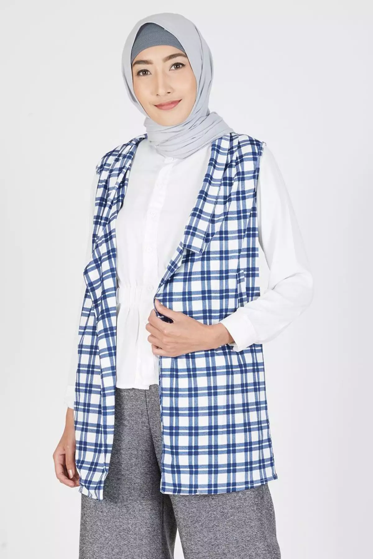 Vest Motif Kotak dengan Kemeja Vest Motif Kotak dengan Kemeja