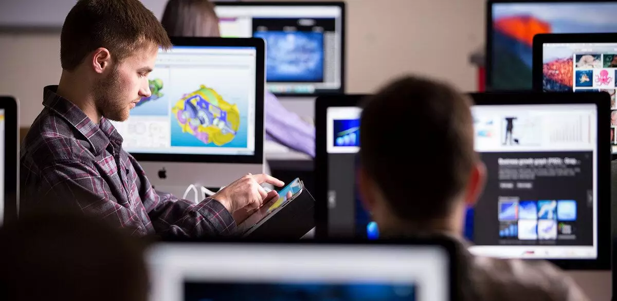 lulusan ilmu komputer juga memiliki jenjang karir yang bagus di dunia kerja