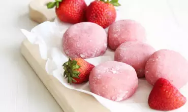 Cara Membuat Mochi Bites Rasa Strawberry yang Lembut & Kenyal