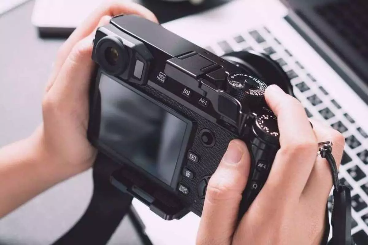 atur sudut jarak dan komposisi yang tepat saat memotret secara high angle