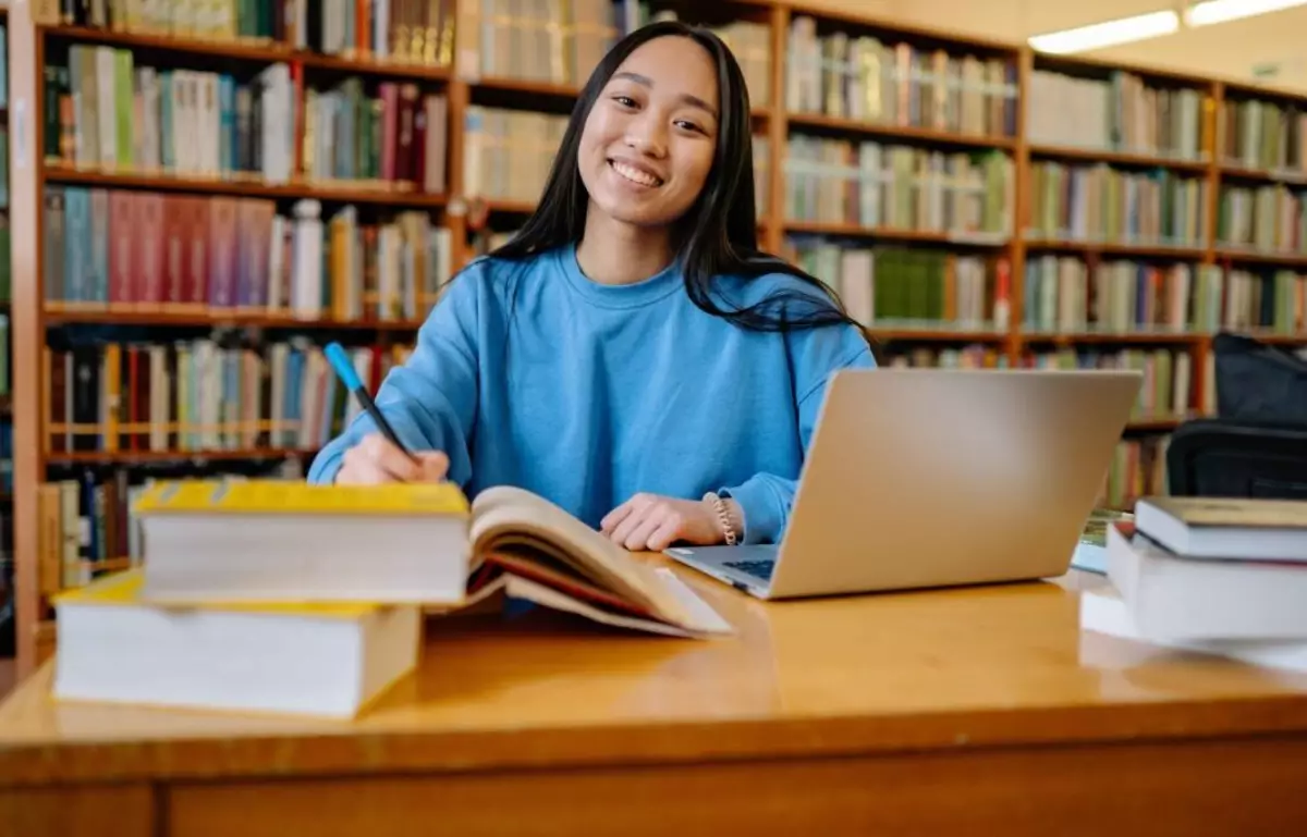 belajar-agar-lolos-beasiswa.jpg.webp belajar-agar-lolos-beasiswa.jpg.webp