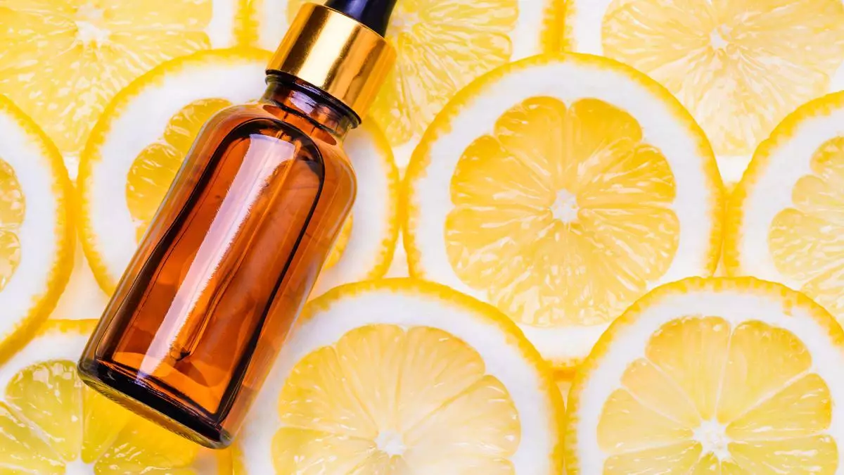 Pilih serum vitamin C yang memiliki konsentrasi antara 8-20 persen