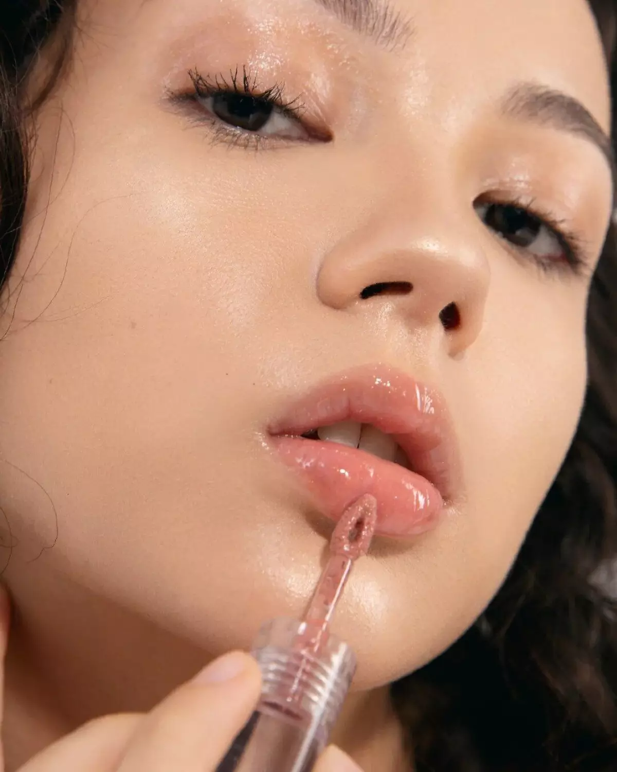 lip-gloss.jpg.webp lip-gloss.jpg.webp