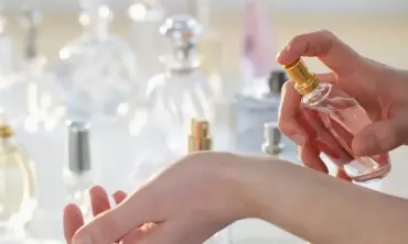 Pilihan Jenis Aroma Parfum Wanita dan Kesan yang Ditimbulkannya