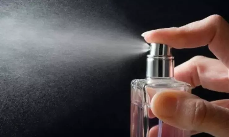 Rekomendasi Parfum Populer untuk Wanita yang Aktif Bekerja di Luar Ruangan