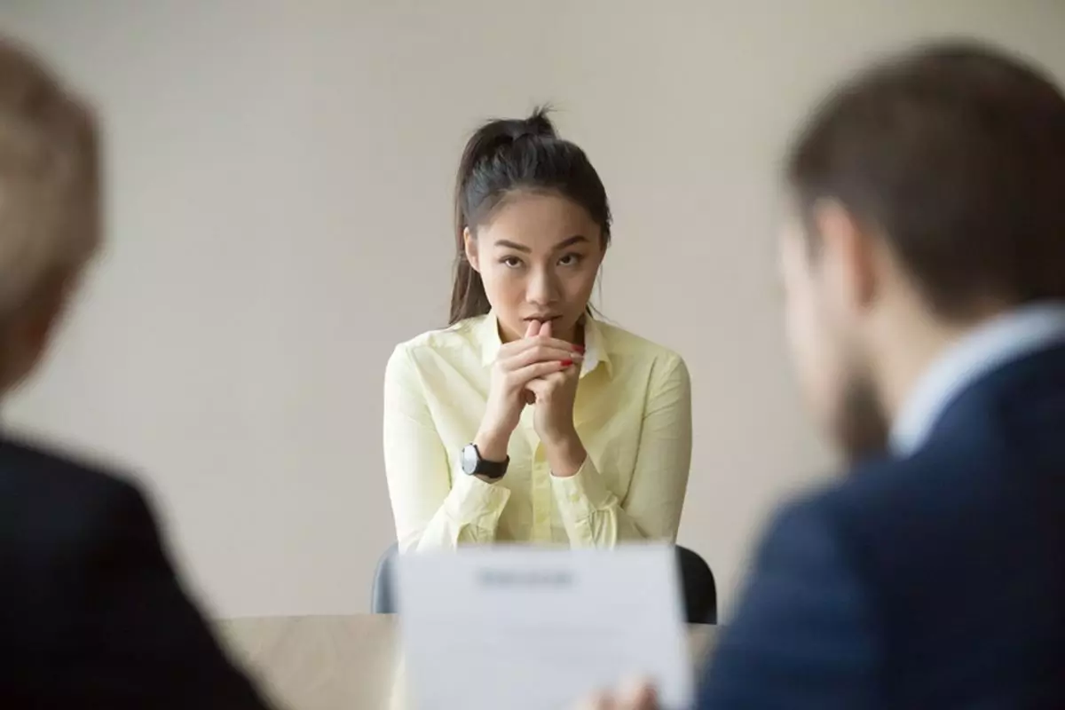 menolak menjawab pertanyaan secara sopan