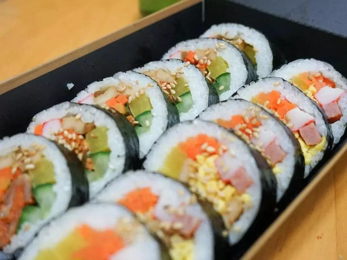 kimbab-krabstik.jpg.webp kimbab-krabstik.jpg.webp