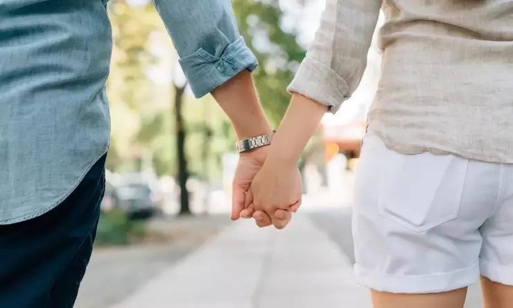 Tips Menjaga Komunikasi dengan Pasangan LDR agar Tidak Membosankan