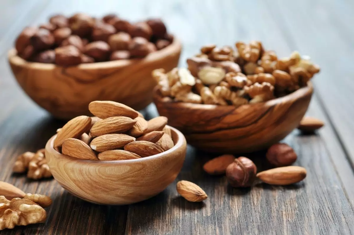 makanan seperti kacang-kacangan banyak mengandung biotin