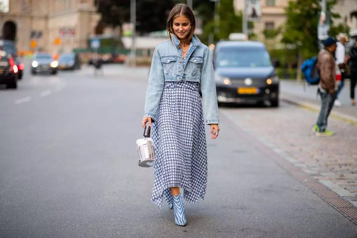 padu padan maxi skirt dan jaket denim