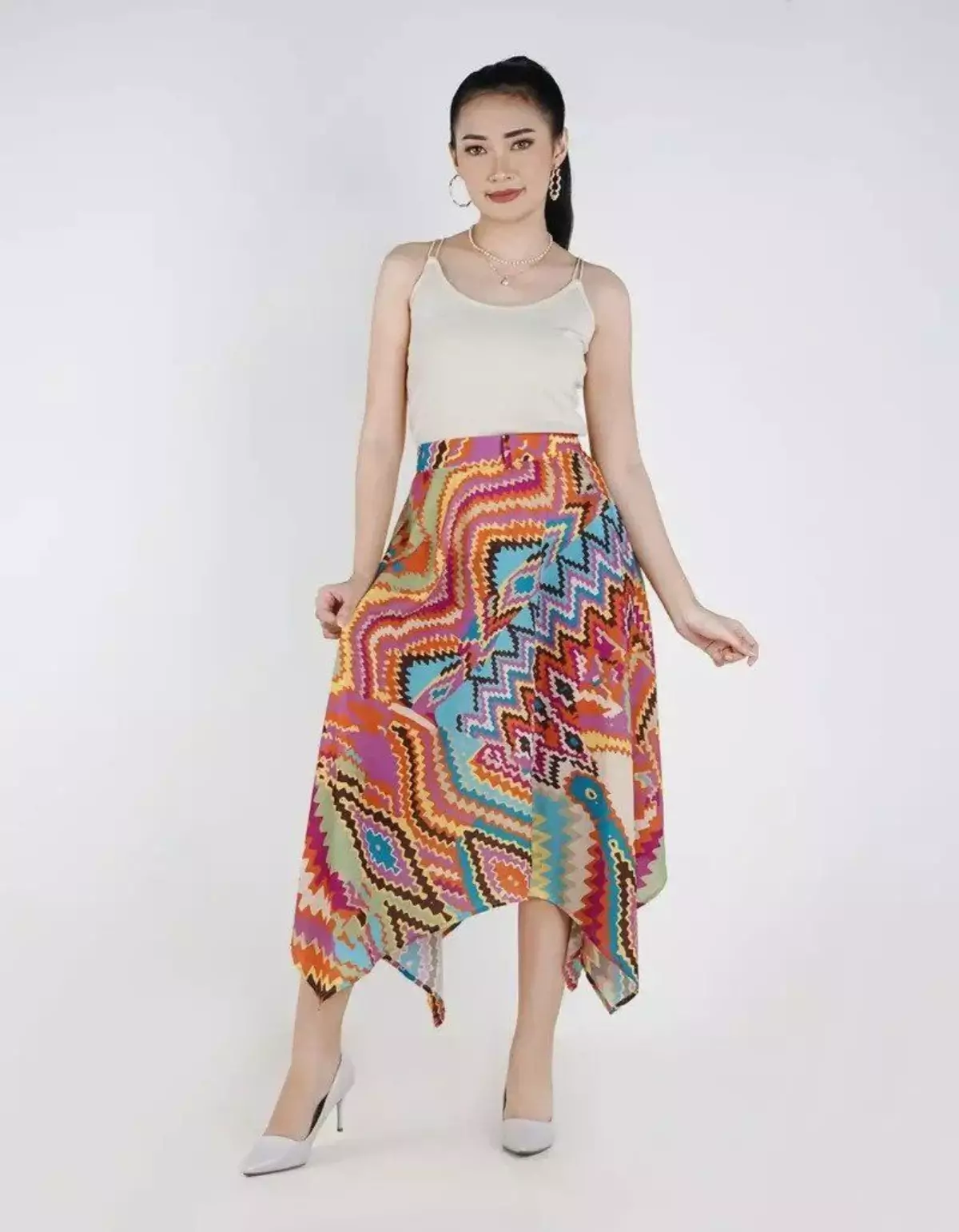 maxi skirt asimetris cocok untuk kamu yang bertubuh mungil