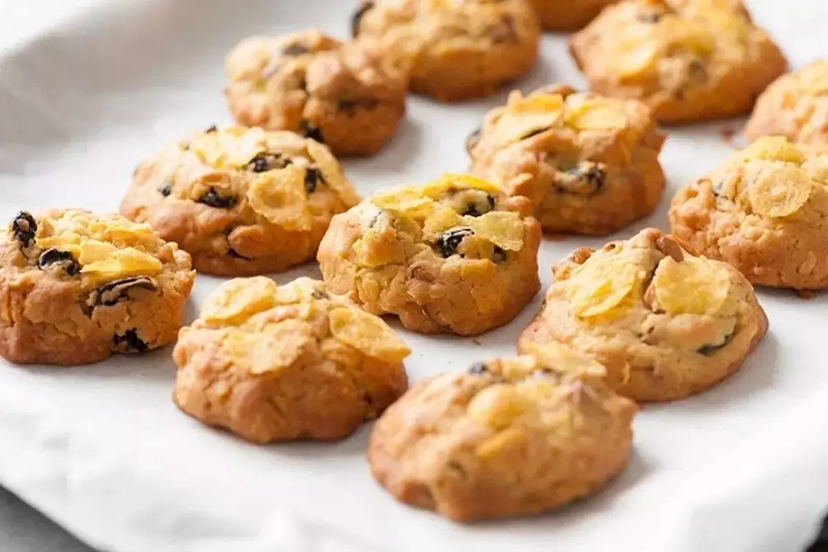 hindari makanan yang bertekstur kering dan keras hindari makanan yang bertekstur kering dan keras