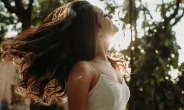 Trend Warna Rambut "Bronde" yang Cocok dengan Semua Warna Kulit