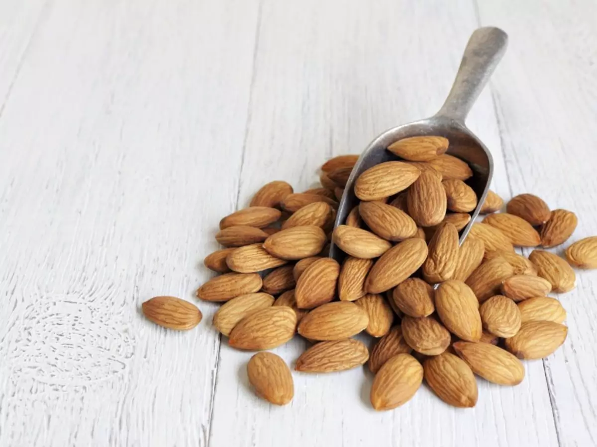 kacang-almond kacang-almond