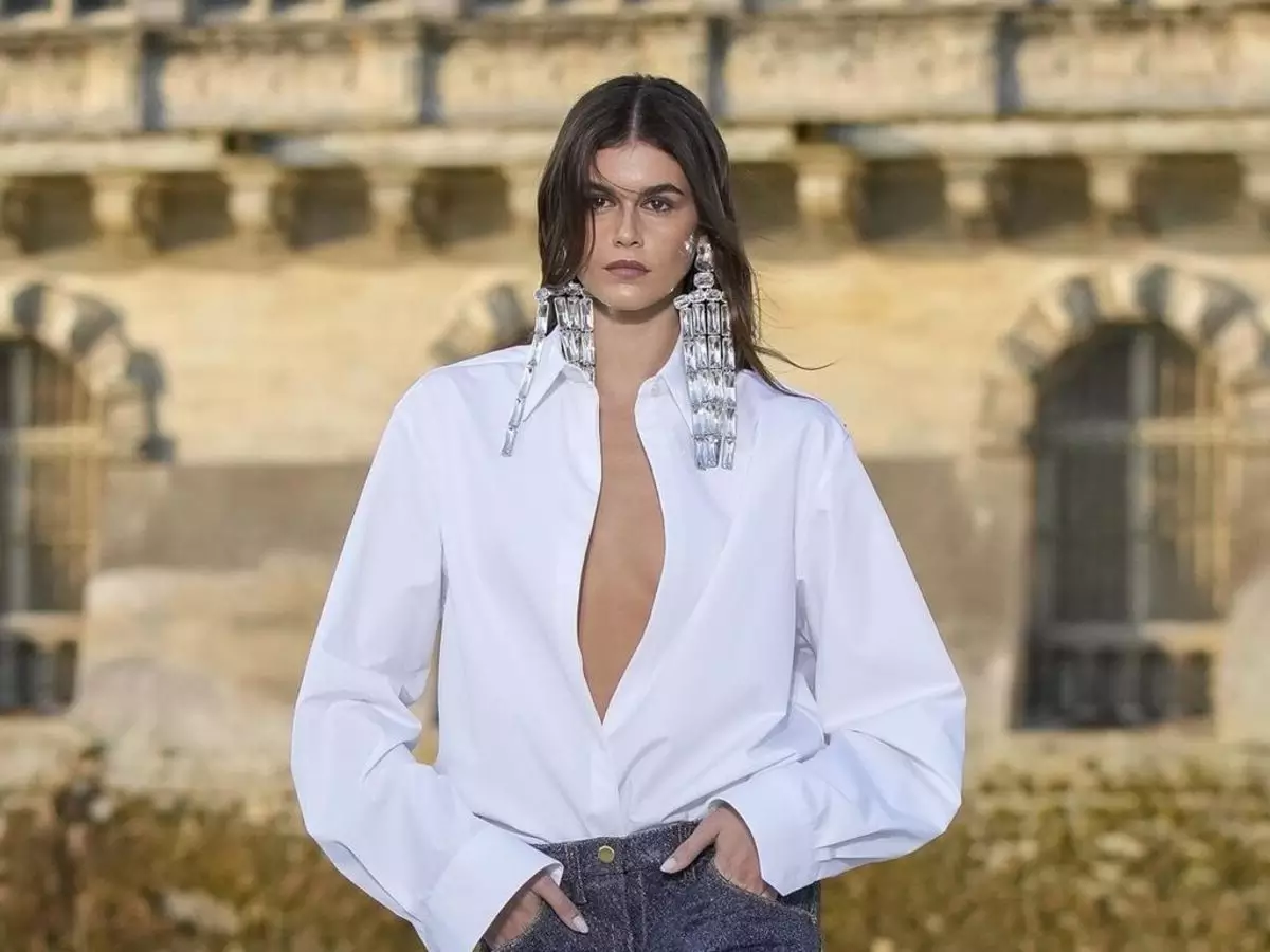 aksesoris berwarna metalik aksesoris berwarna metalik