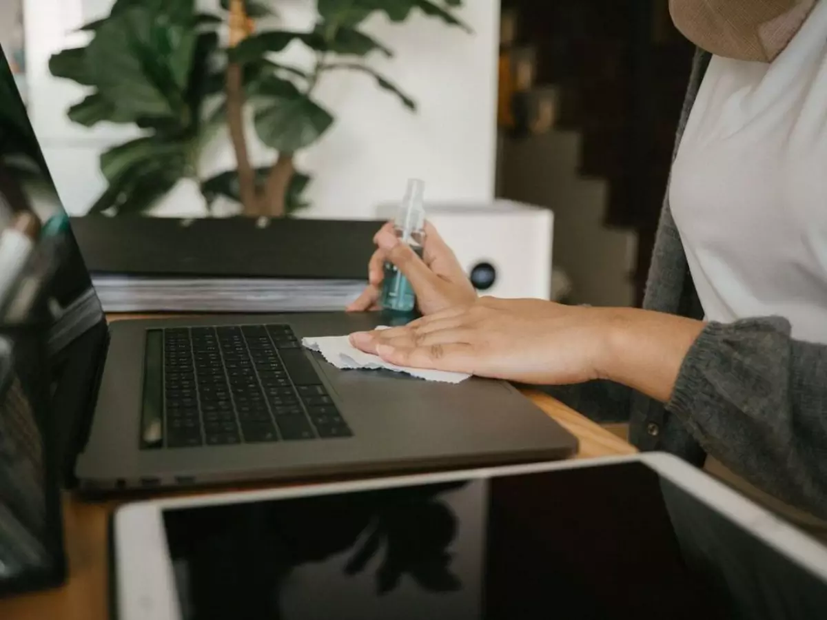 membersihkan-laptop membersihkan-laptop