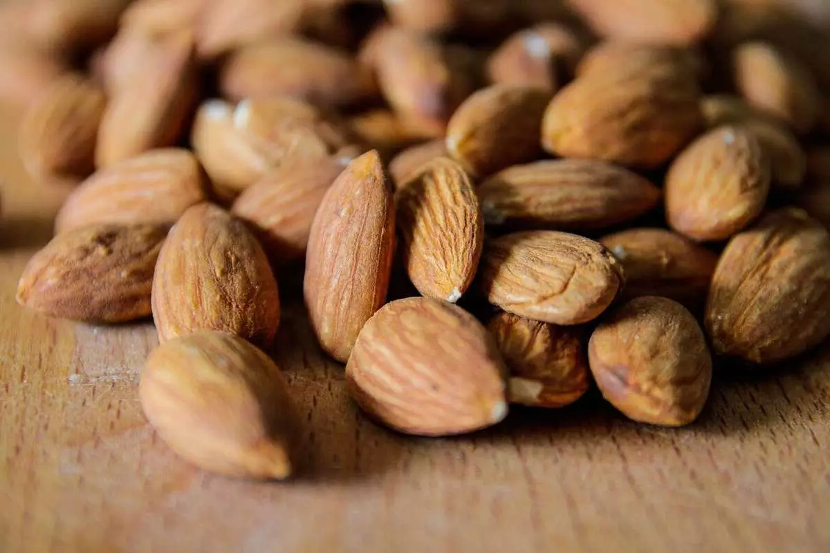 almond almond