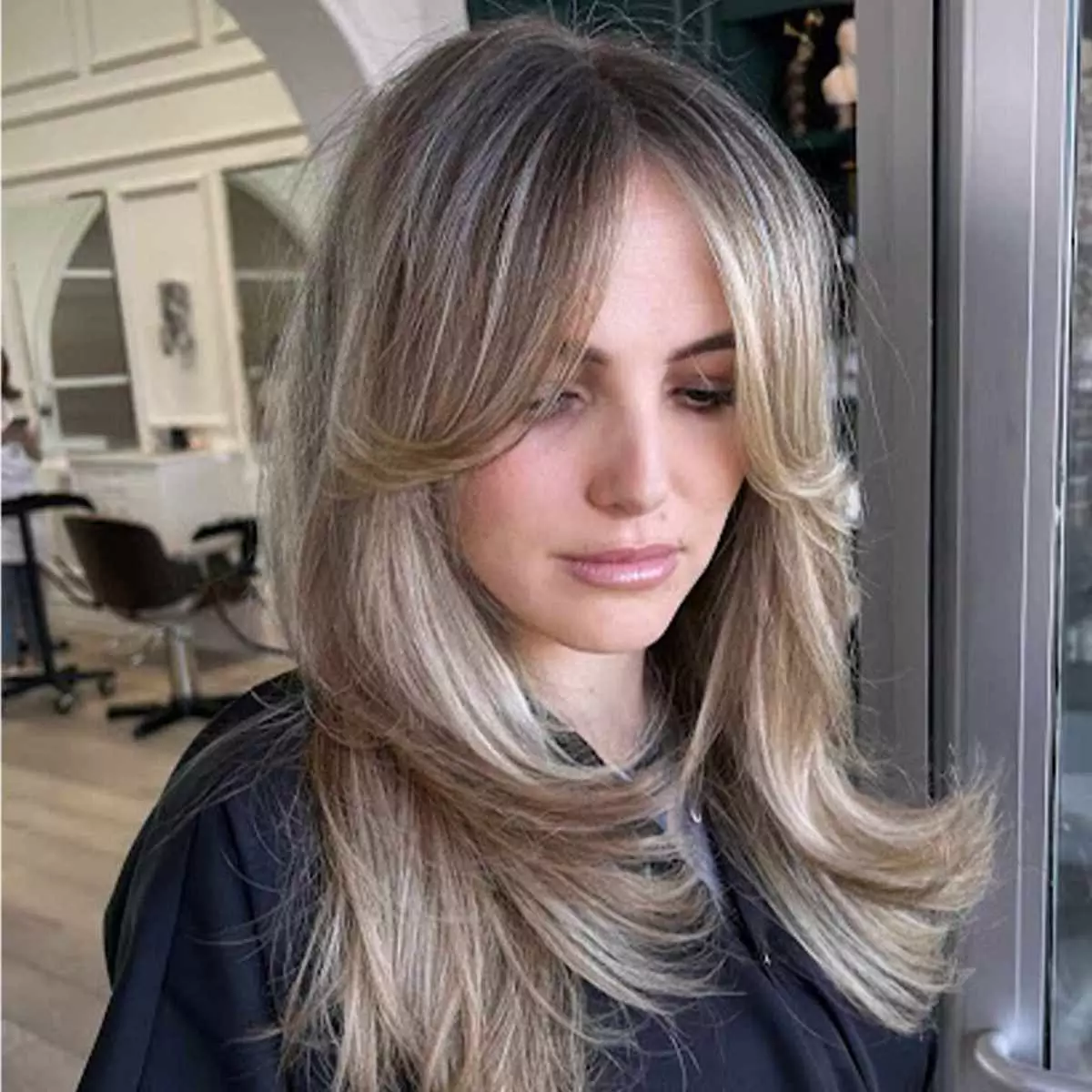 potongan french layer bisa dikombinasikan dengan potongan shaggy untuk wajah oval