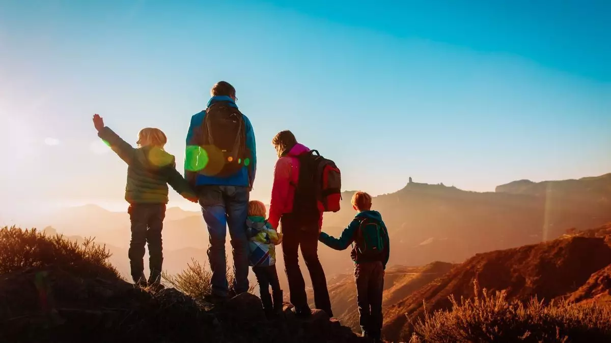 Selalu pastikan keselamatan saat berwisata dengan anak ke pegunungan