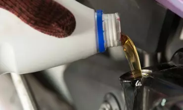 Ciri-Ciri Motor Matic Harus Ganti Oli dan Ini Waktu yang Tepat untuk Ganti Oli