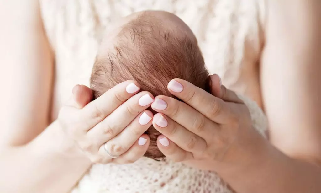 Cara Menghindari Bentuk Kepala Peyang pada Bayi