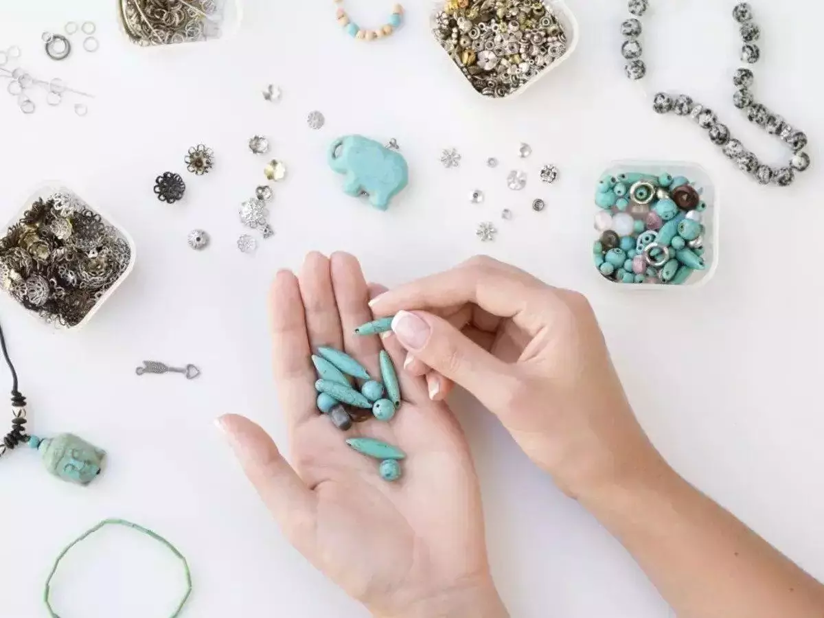 Kerajinan tangan berbentuk perhiasan paling populer dicari konsumen Kerajinan tangan berbentuk perhiasan paling populer dicari konsumen