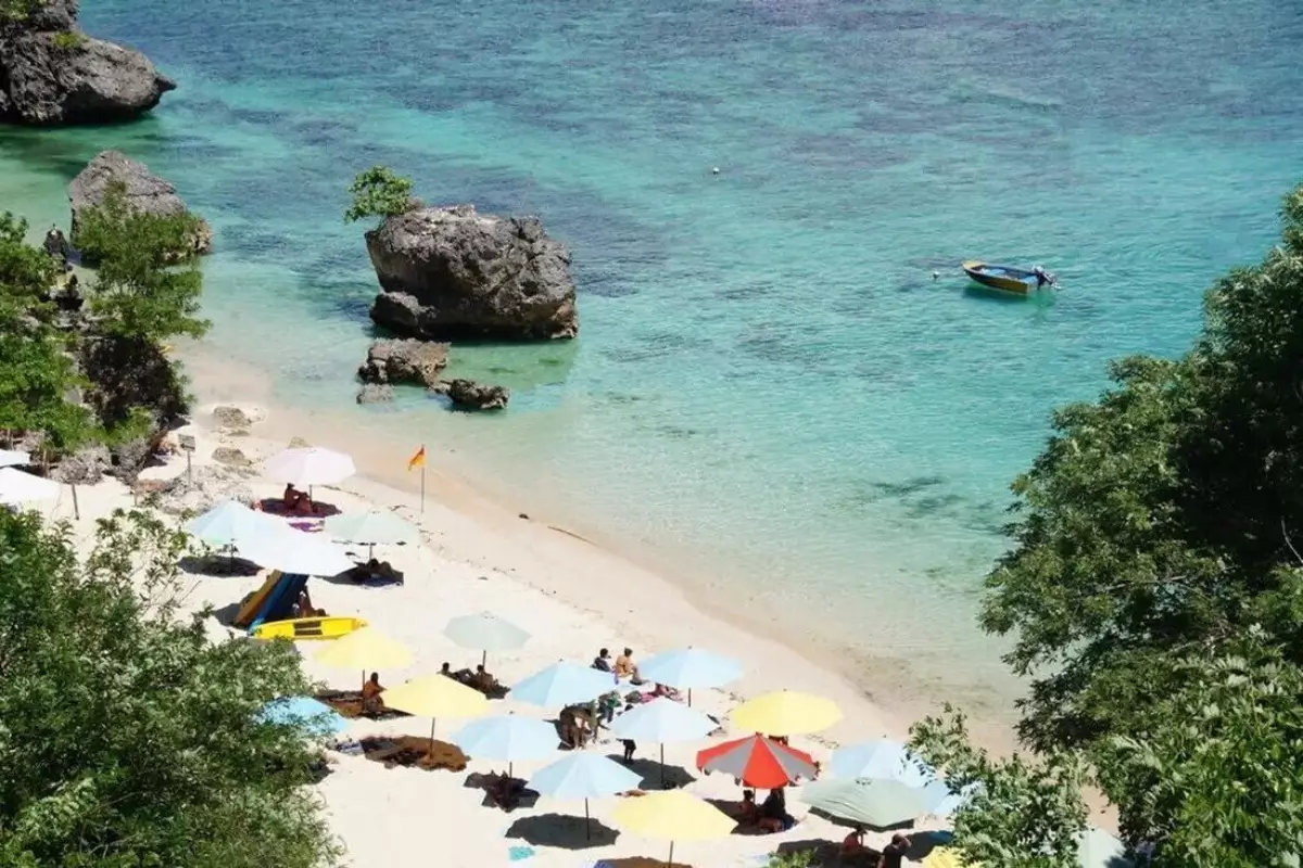 pantai-padang-padang