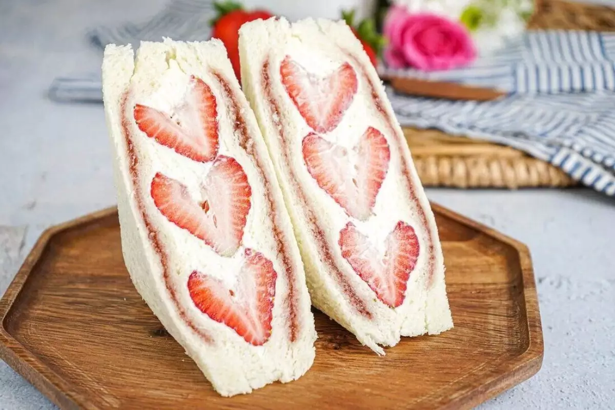 sandwich-strawberry