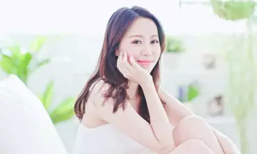 5 Rutinitas Perawatan Wajah Saat Pagi yang Bikin Kulit Segar dan Cerah