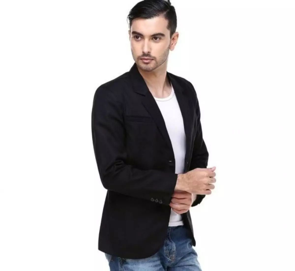 Blazer bisa membuat tampilan pria semakin keren