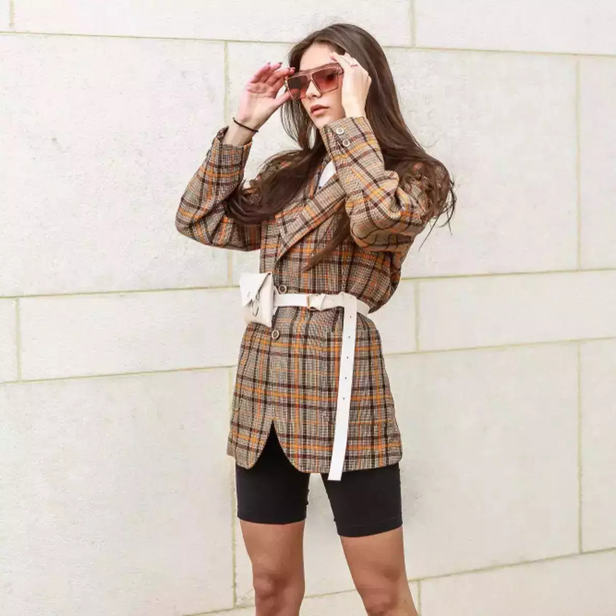 Perpaduan Unik Bike Shorts dan Blazer Perpaduan Unik Bike Shorts dan Blazer