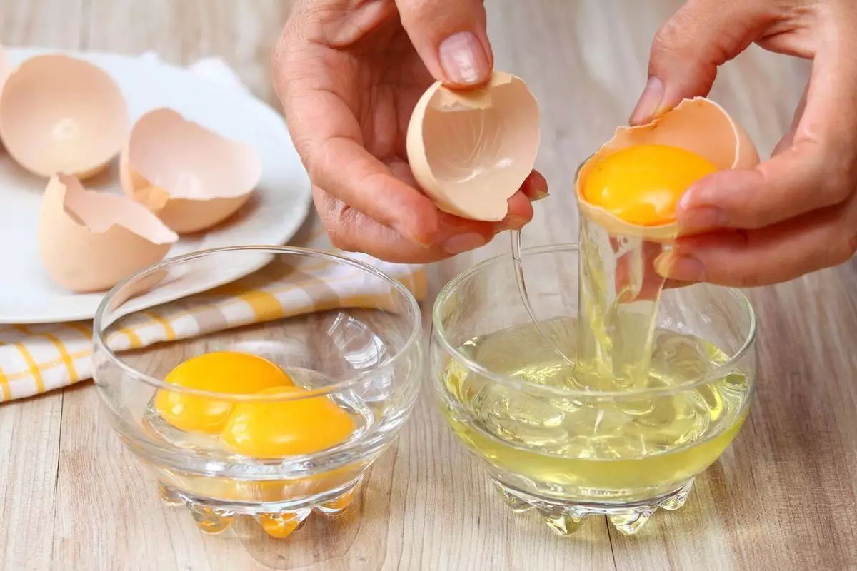 kuning telur banyak mengandung biotin