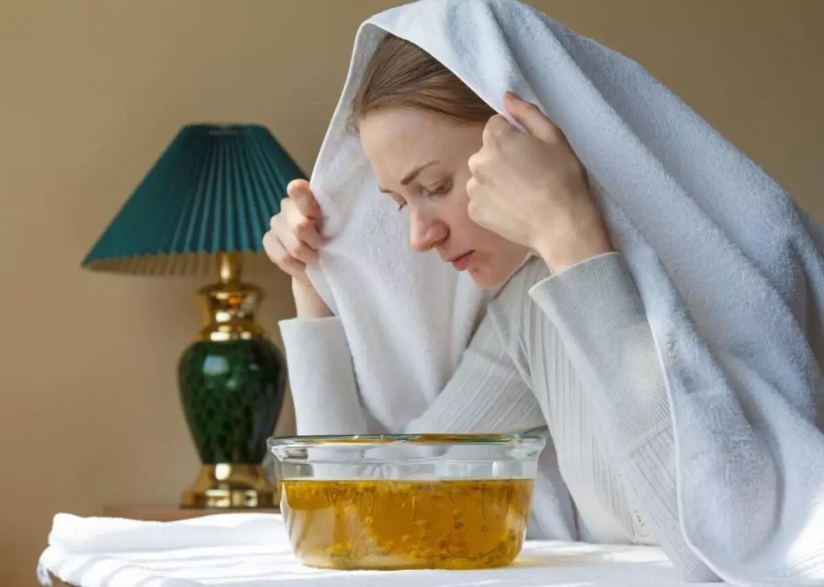 menghirup uap air hangat menghirup uap air hangat