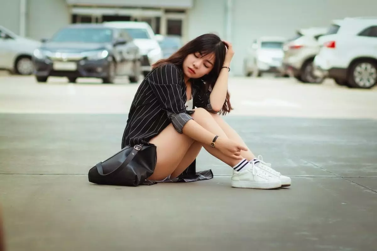 Kombinasikan kemeja dan celana pendek Kombinasikan kemeja dan celana pendek