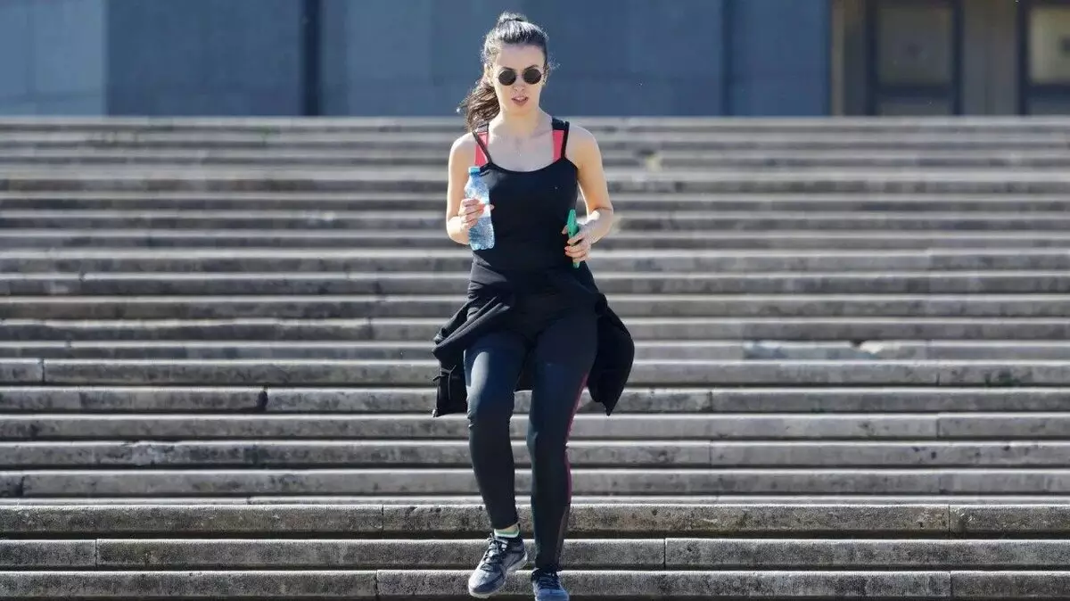 naik-turun-tangga naik-turun-tangga