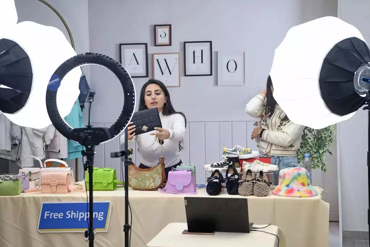 TikTok Shop Live menjadi primadona para pedagang sebelum resmi ditutup TikTok Shop Live menjadi primadona para pedagang sebelum resmi ditutup